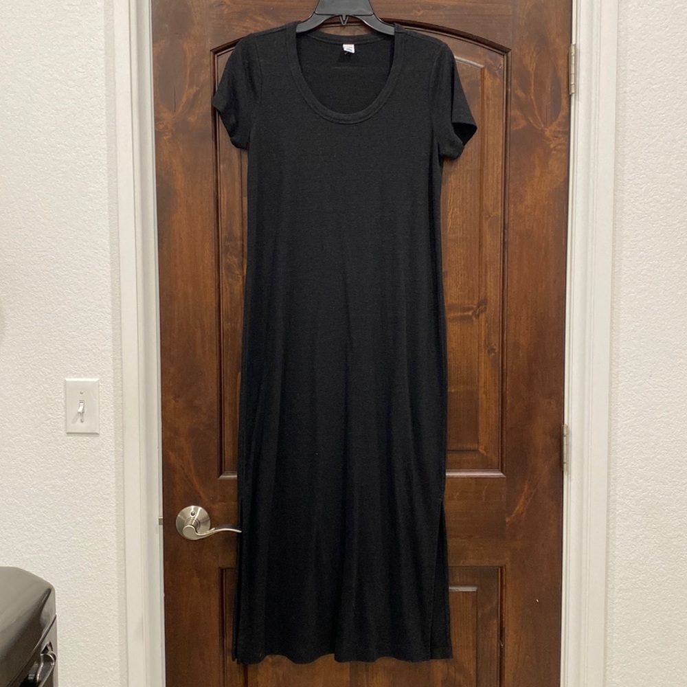 Black linen blend Old Navy midi dress. Size small, lower leg slits in dress.